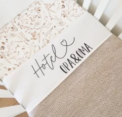 Ledikant Laken | Hotel Opa & Oma | Beddengoed | Baby | Box | Baby Beddengoed 100x 150 | Cadeau | Hip & Mama Box