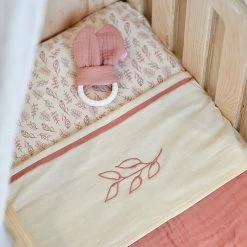 Jollein Baby Laken Ledikant 120x150cm Meadow - Rosewood -Babyproducten Winkel 1200x1200 1401
