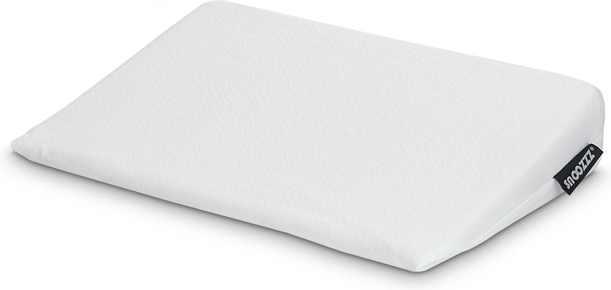 Snoozzz Reflux Kussen - Baby Hellend Kussen Voor Ledikant - Ventilerend - Met Wasbare Hoes - Wit 1 Snoozzz Reflux Kussen - Baby Hellend Kussen Voor Ledikant - Ventilerend - Met Wasbare Hoes - Wit