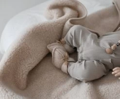 WOLLIES Amsterdam Ledikant Deken - Amandel - Merino Wol - 95 X 135 Cm -Babyproducten Winkel 1200x992 4