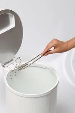 DiaperPail - Clear White - Luieremmer Met Speciale Luiersluis - Werkt Met Normale Vuilniszakken - Luxe Luieremmer - Geen Speciale Cassettes - Geen Geurtjes - Makkelijk Schoon Te Maken - Is Gemaakt Van Aluminium -Babyproducten Winkel 798x1200 1