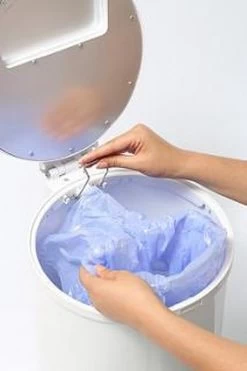 DiaperPail - Clear White - Luieremmer Met Speciale Luiersluis - Werkt Met Normale Vuilniszakken - Luxe Luieremmer - Geen Speciale Cassettes - Geen Geurtjes - Makkelijk Schoon Te Maken - Is Gemaakt Van Aluminium -Babyproducten Winkel 798x1200 3