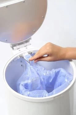 DiaperPail - Soft Grey - Luieremmer Met Speciale Luiersluis - Werkt Met Normale Vuilniszakken -Babyproducten Winkel 799x1200 4