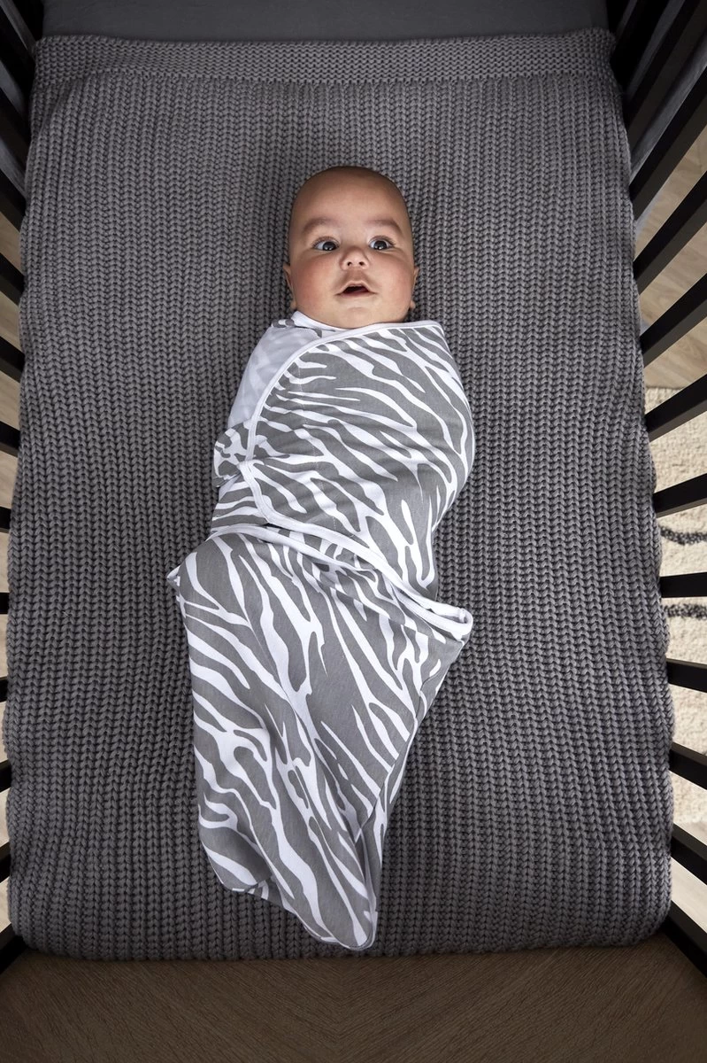 SwaddleMeyco Inbakerdoek Zebra - 0-3 Maanden - Grijs 2 SwaddleMeyco Inbakerdoek Zebra - 0-3 Maanden - Grijs - Afbeelding 2