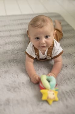 Sophie De Giraf - Rammelaar - Stoffen Balletjes Rammelaar -Babyproducten Winkel 799x1200 8